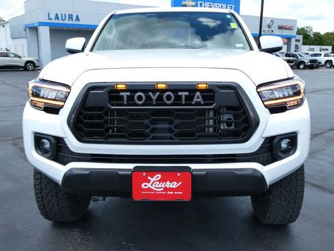 Used 2023 Toyota Tacoma SR AWD/4WD image 9