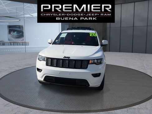 Used 2020 Jeep Grand Cherokee Altitude RWD image 3