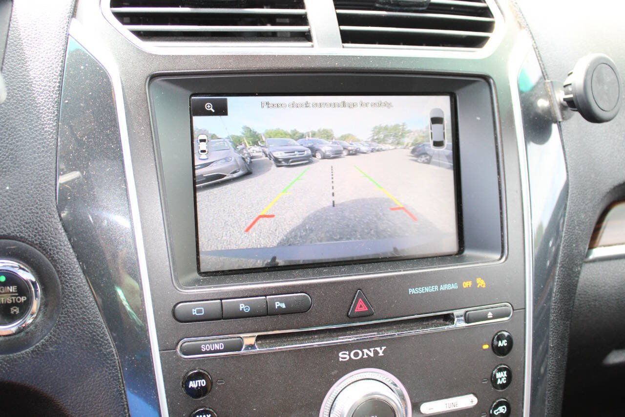 Used 2016 Ford Explorer Limited w/ Equipment Group 301A AWD/4WD image 16
