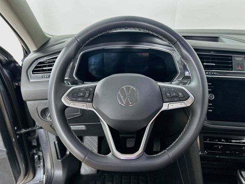 Certified 2022 Volkswagen Tiguan SE w/ Panoramic Sunroof Package AWD/4WD image 11