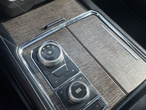 Used 2021 Ford Expedition Limited image 23