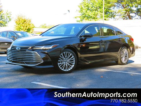 Used 2019 Toyota Avalon Limited image 1