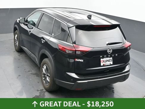 Used 2024 Nissan Rogue S image 61