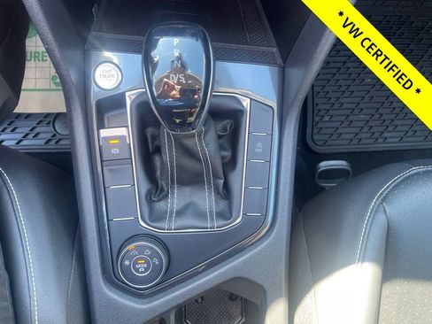 Certified 2023 Volkswagen Tiguan SE w/ Panoramic Sunroof Package AWD/4WD image 19