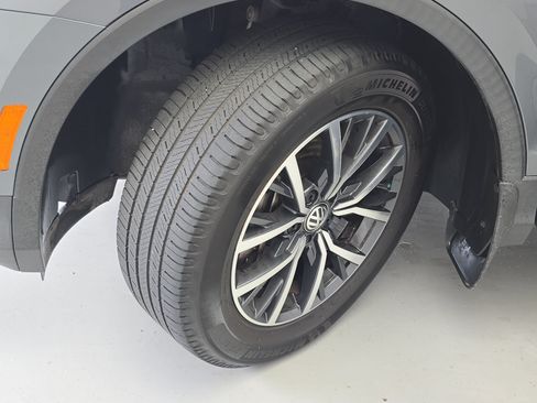 Used 2019 Volkswagen Tiguan SE w/ Panoramic Sunroof Package FWD image 33