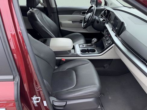 Used 2024 Kia Carnival LX image 33