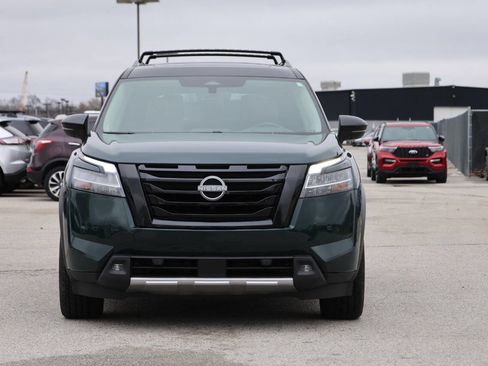 Used 2023 Nissan Pathfinder Platinum image 2