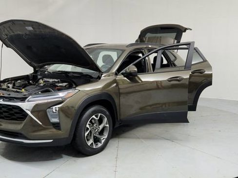 Certified 2024 Chevrolet Trax LT w/ Driver Confidence Package image 9