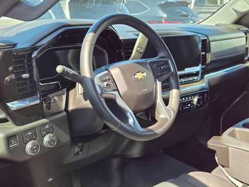 Used 2023 Chevrolet Silverado 1500 LT AWD/4WD image 6