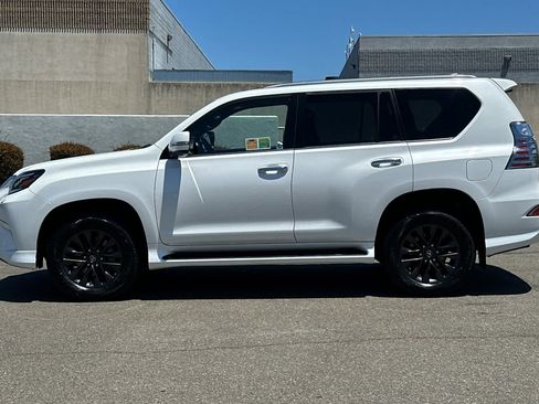 Certified 2022 Lexus GX 460 Premium w/ Premium Plus Package AWD/4WD image 9
