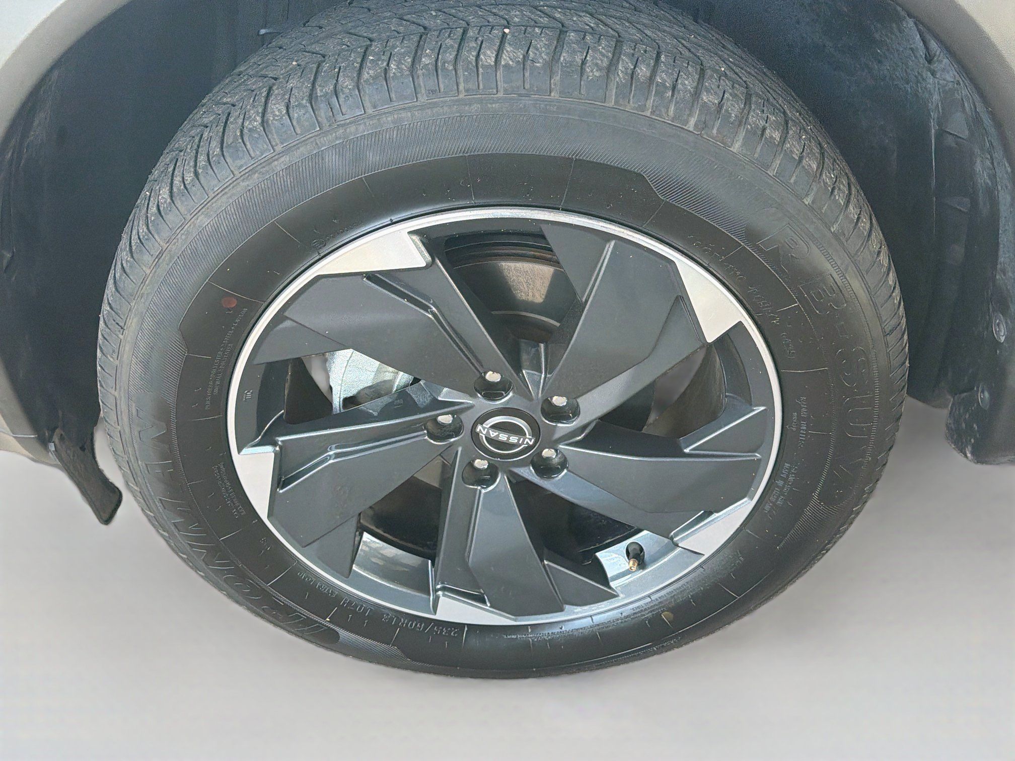 Used 2025 Nissan Rogue SV AWD/4WD image 11