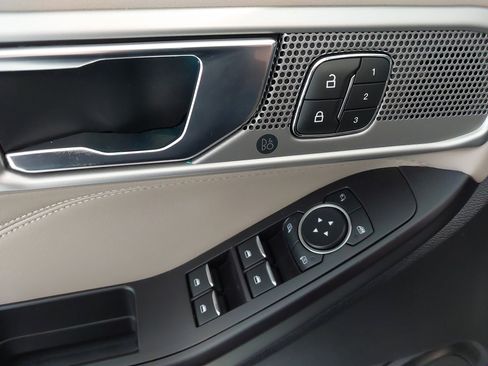 Used 2020 Ford Explorer Limited RWD image 26