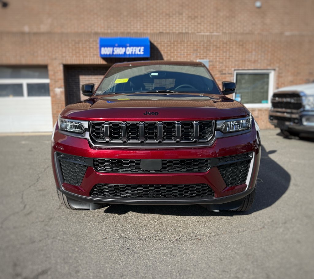 New 2026 Jeep Grand Cherokee Altitude AWD/4WD image 2