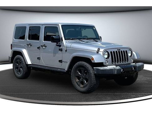 Used 2015 Jeep Wrangler Unlimited Sahara AWD/4WD image 14