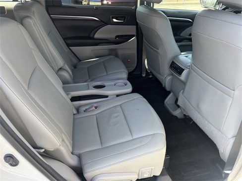 Used 2016 Toyota Highlander Limited image 16
