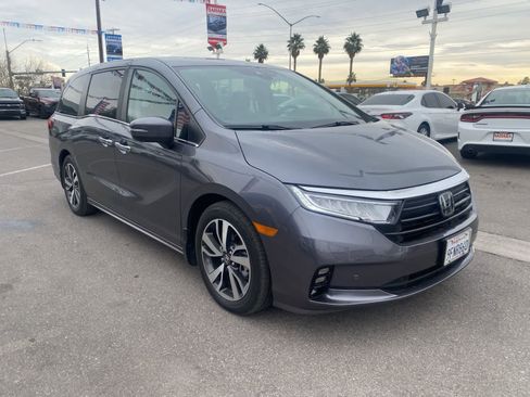 Used 2023 Honda Odyssey Touring image 3