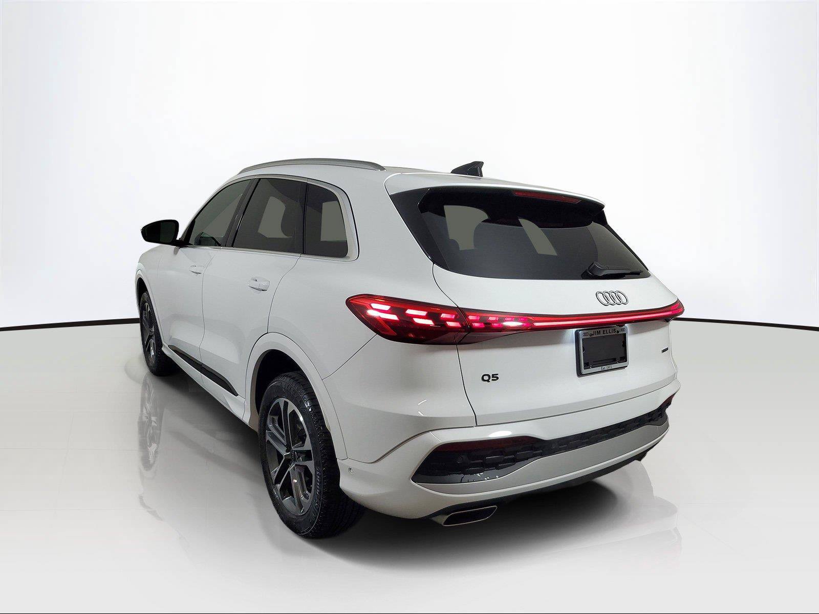 Certified 2025 Audi Q5 Premium w/ Convenience Package AWD/4WD image 4