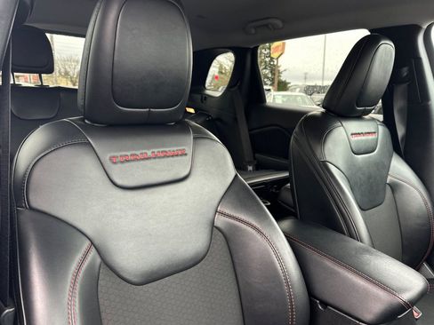 Used 2020 Jeep Cherokee Trailhawk w/ Cold Weather Group AWD/4WD image 17