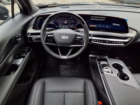 Used 2026 Cadillac Lyriq Sport image 11