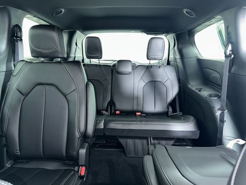 New 2026 Chrysler Voyager LX image 7