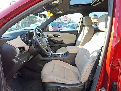 Used 2022 Chevrolet Traverse LT w/ LT Premium Package image 19