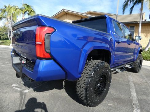 Used 2025 Toyota Tacoma SR5 image 8