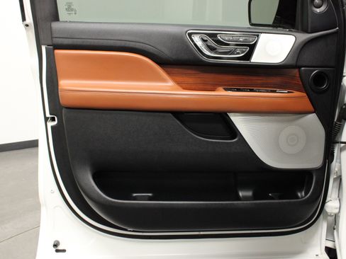 Used 2020 Lincoln Navigator Reserve w/ Luxury Package image 22