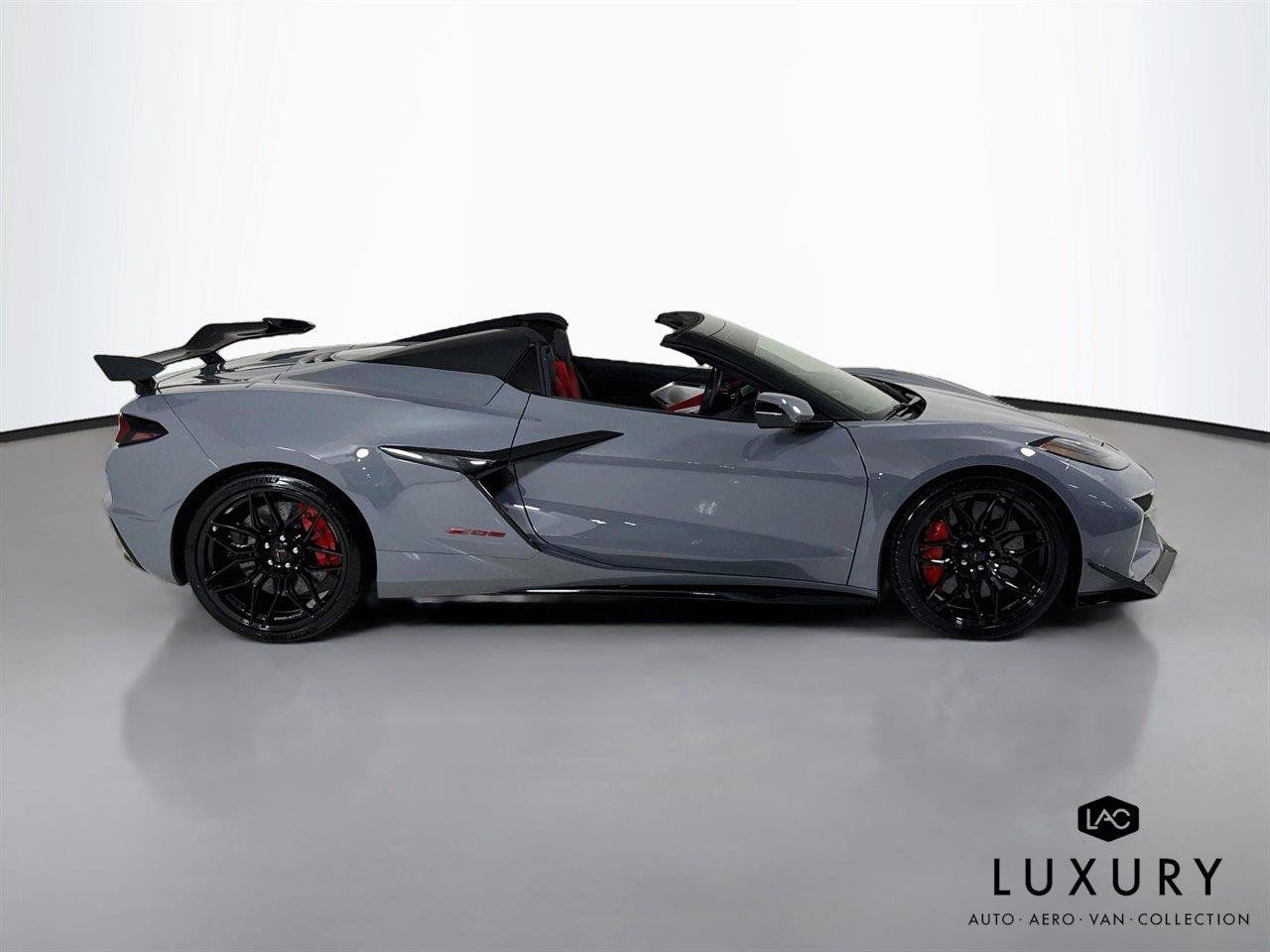 Used 2024 Chevrolet Corvette Z06 w/ Z07 Performance Package RWD image 4