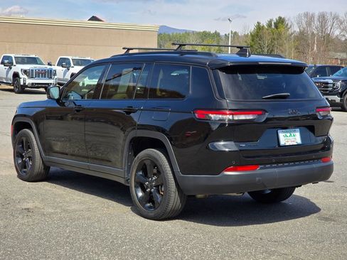 Used 2022 Jeep Grand Cherokee L Limited w/ Black Appearance Package image 16