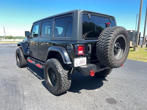 Used 2019 Jeep Wrangler Unlimited Sahara w/ Uconnect 4C Nav & Sound Group AWD/4WD image 7
