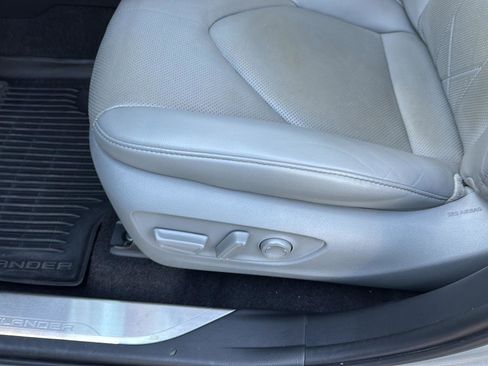 Used 2024 Toyota Highlander Platinum image 31