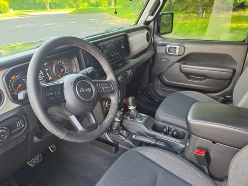 Used 2024 Jeep Wrangler Unlimited Sport AWD/4WD image 11