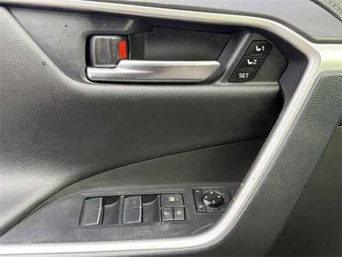 Used 2020 Toyota RAV4 Limited image 24