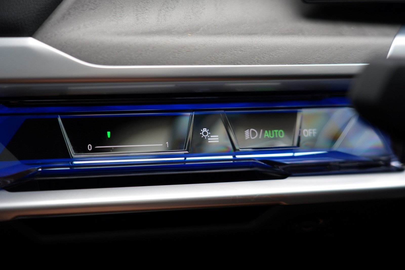 Used 2025 BMW 740i w/ Premium Package RWD image 20
