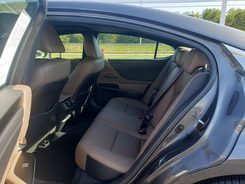 Used 2024 Lexus ES 350 w/ Premium Package image 11