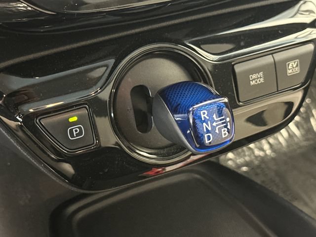 Used 2020 Toyota Prius LE AWD/4WD image 25