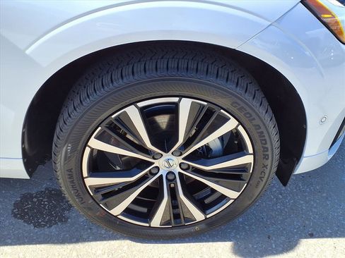 Certified 2023 Volvo XC60 B5 Plus image 9