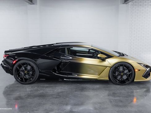 Used 2025 Lamborghini Revuelto image 20