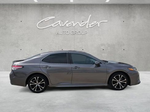 Used 2018 Toyota Camry SE FWD image 17