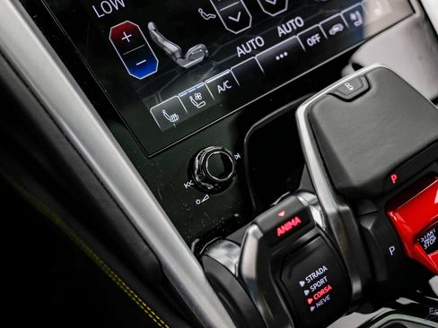 Used 2022 Lamborghini Urus AWD/4WD image 67
