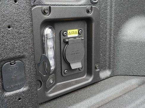 New 2025 Ford Maverick XLT w/ XLT Luxury Package image 33