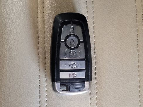 Used 2019 Ford Edge SEL w/ Equipment Group 201A FWD image 32