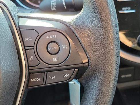 Used 2018 Toyota Camry LE image 14