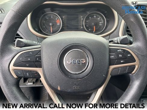 Used 2018 Jeep Cherokee Latitude image 9