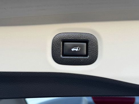 Used 2020 Nissan Rogue SV AWD/4WD image 19