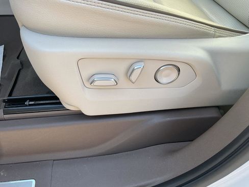 Used 2023 GMC Yukon XL Denali image 10