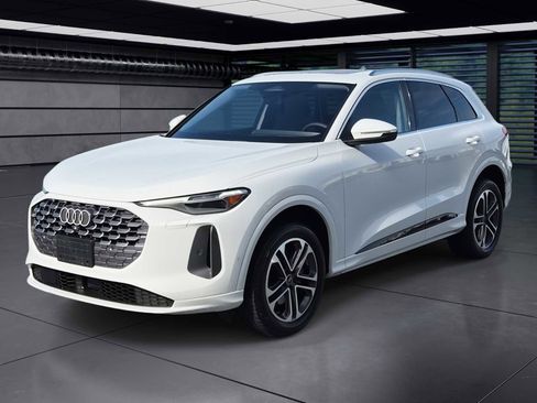 Certified 2025 Audi Q5 Premium Plus w/ Premium Plus image 1