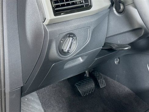 Used 2023 Volkswagen Atlas SE w/ Black Wheel Package FWD image 10