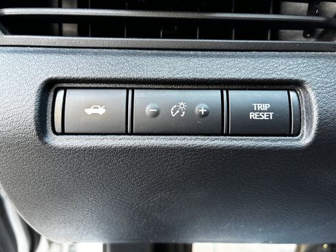 Used 2021 Nissan Altima 2.5 SR FWD image 32