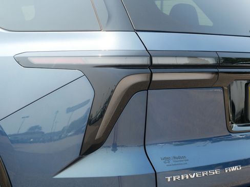 Used 2026 Chevrolet Traverse High Country AWD/4WD image 17